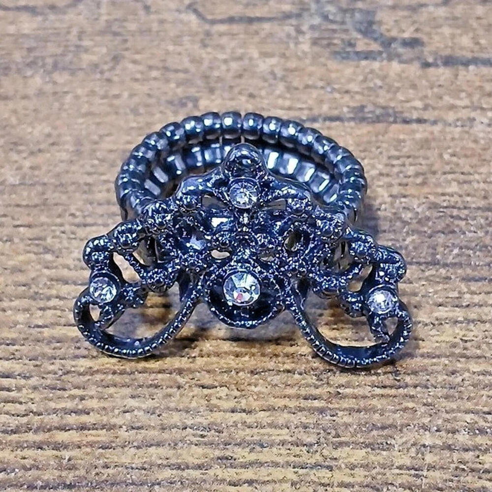 Vintage Princess Crown Tiara Style Stretch Band Ring - Picture 1 of 6